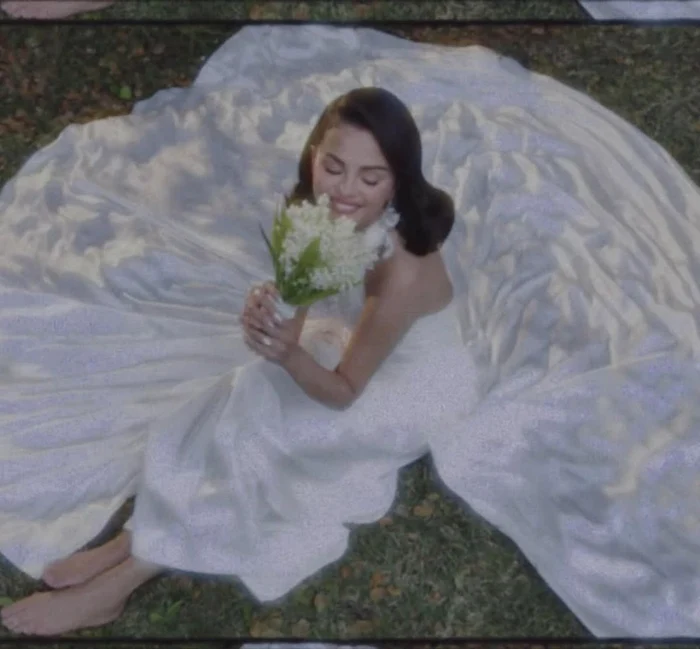 Selena Gomez a avut un buchet de mireasă simplu (Foto: Instagram)