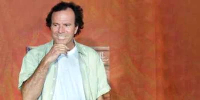 Julio Iglesias se află pentru a cincea oară în România