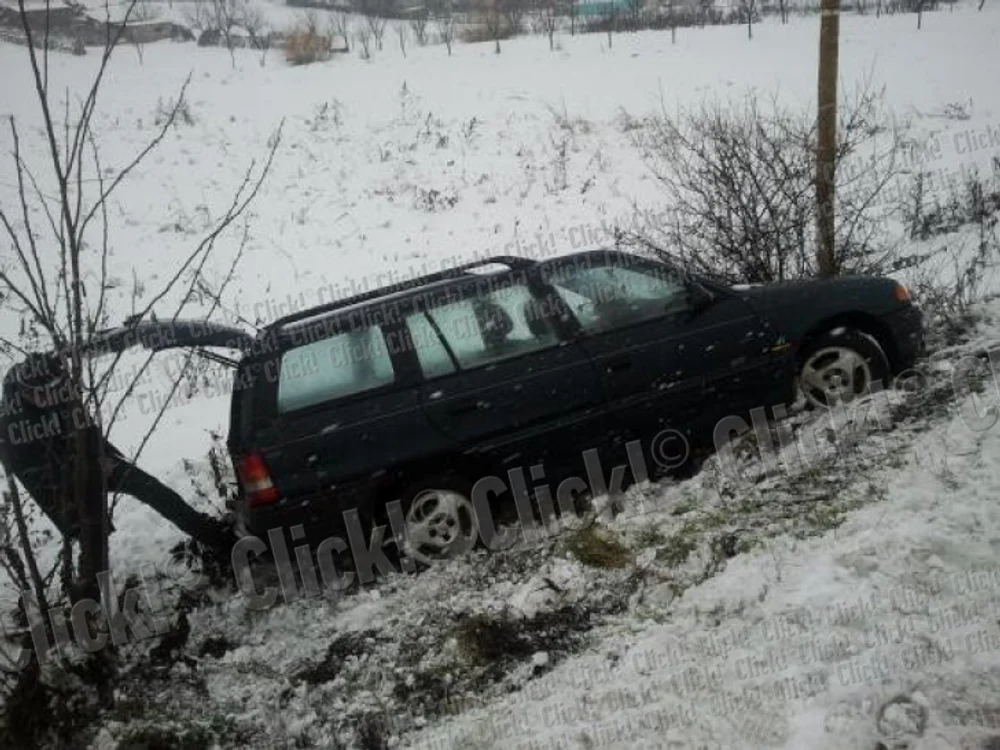 Iarna în România, coşmarul şoferilor, bucuria copiilor.