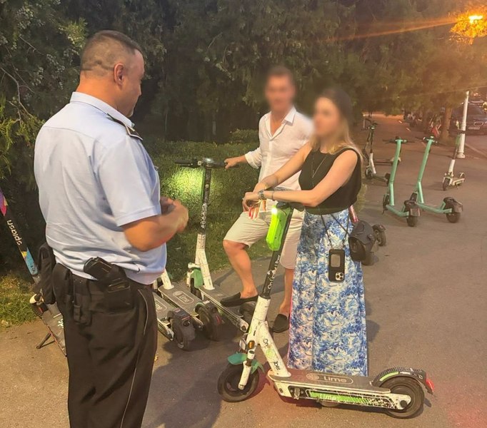 Trotinetele electrice de închiriat, complet interzise în parcurile din Bucureşti și la evenimente stradale