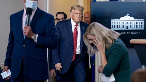 Donald Trump a părăsit brusc conferința de presă pe care o susținea la Casa Albă