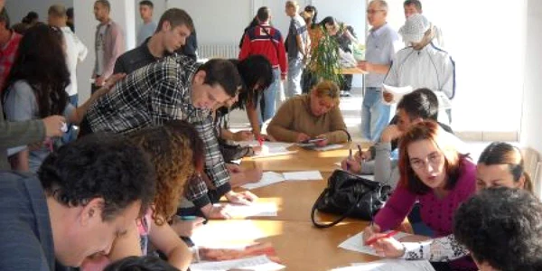 În octombrie, aproape 300 de oameni și-au găsit loc de muncă