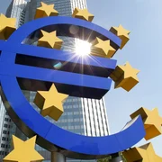 Banca Centrală Europeană a scăzut la 0% dobânzile oferite la depozitele overnight pentru a forța băncile să reia creditarea