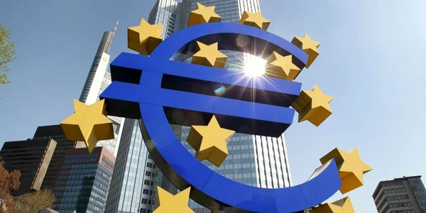 Banca Centrală Europeană a scăzut la 0% dobânzile oferite la depozitele overnight pentru a forța băncile să reia creditarea