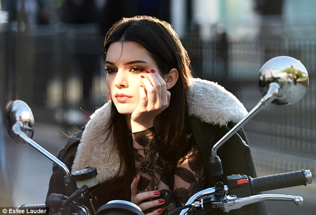 233befe700000578 2839353 influential it was only days ago that kendall jenner was reveale 23 1416325799620 jpeg