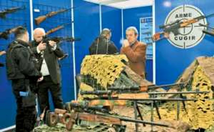 Salariaţii uzinelor producătoare de armament ameninţă cu greve