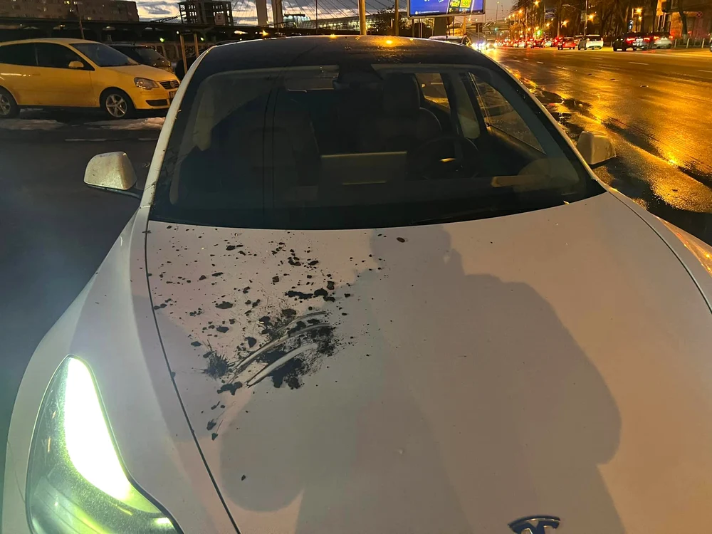  Mașina a fost zgâriată. FOTO Ciprian Cherciu