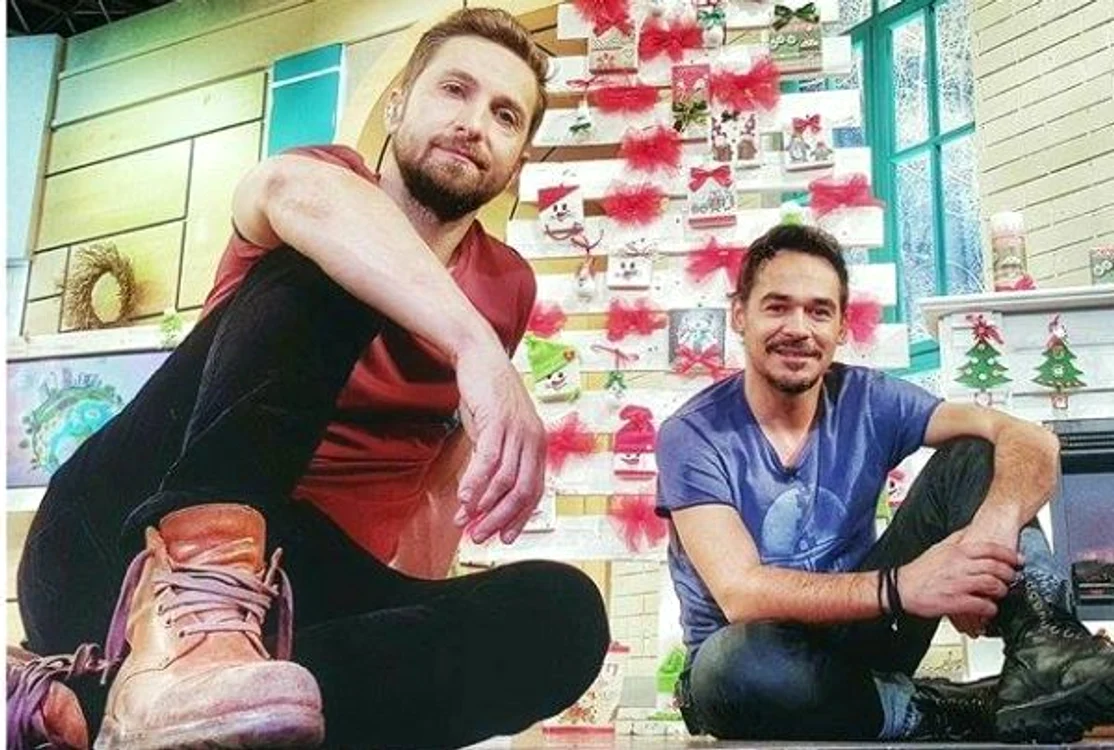 
    Răzvan Simion prezintă singur emisiunea în această dimineațăFoto: captură Antena 1  