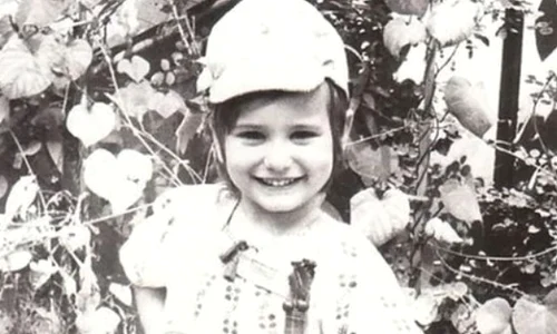 andreea esca jpg