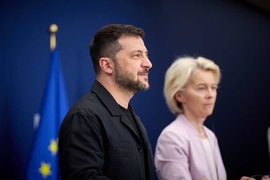 Zelenski, val de reacții pe X, înaintea decolării spre SUA. Mesajele arată tensiunea diplomatică cauzată de împărțirea teritoriilor