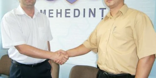 Claudiu Iacov(foto dreapta)a fost felicitat de politişti austrieci