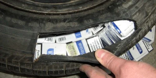 O parte din ţigări erau ascunse într-o roată de rezervă