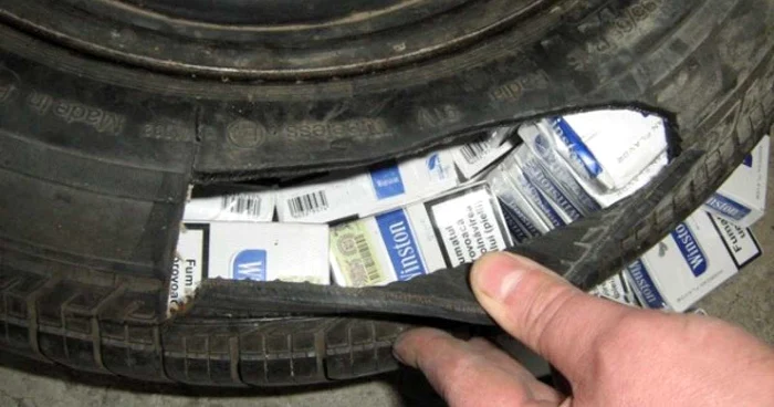 O parte din ţigări erau ascunse într-o roată de rezervă