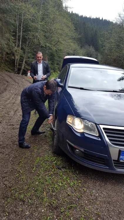 Ministrul daniel Suciu, rămas în pană în mijlocul pădurii