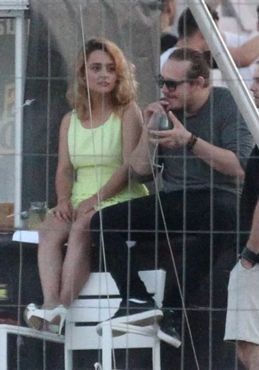 Cei doi nu s-a mişcat din spatele scenei