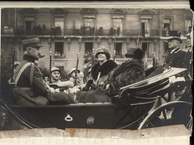 Regina Maria la Paris în 1924. Fotografie din jurnal (© Arhivele Naționale ale României)
