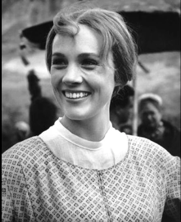 
    Urmăreşte filmul de la ora 23.35  