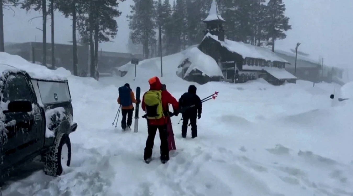 Opt schiori au murit într-o avalanșă, al nouălea este dispărut