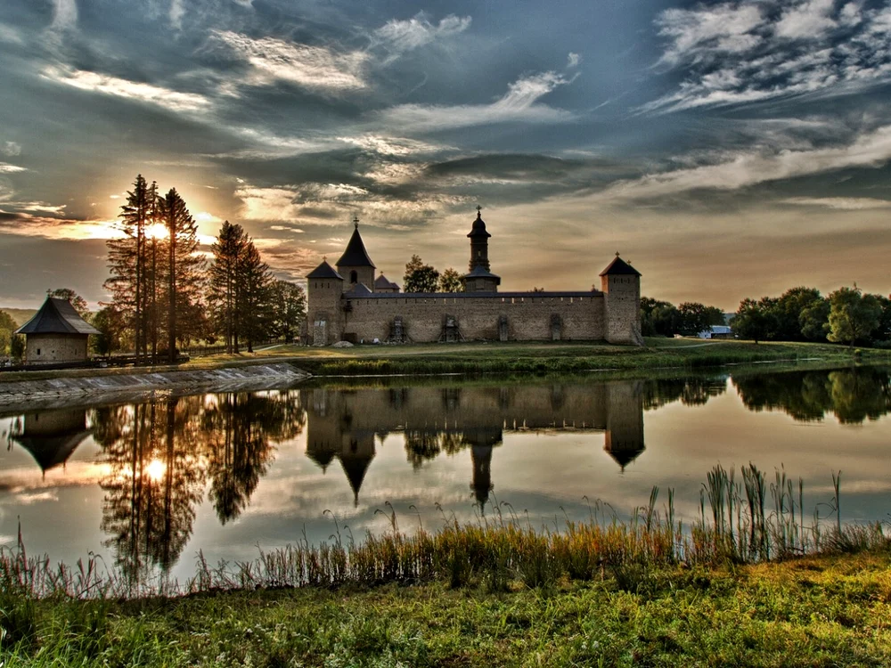 Mănăstirea Dragomirna din judeţul Suceava