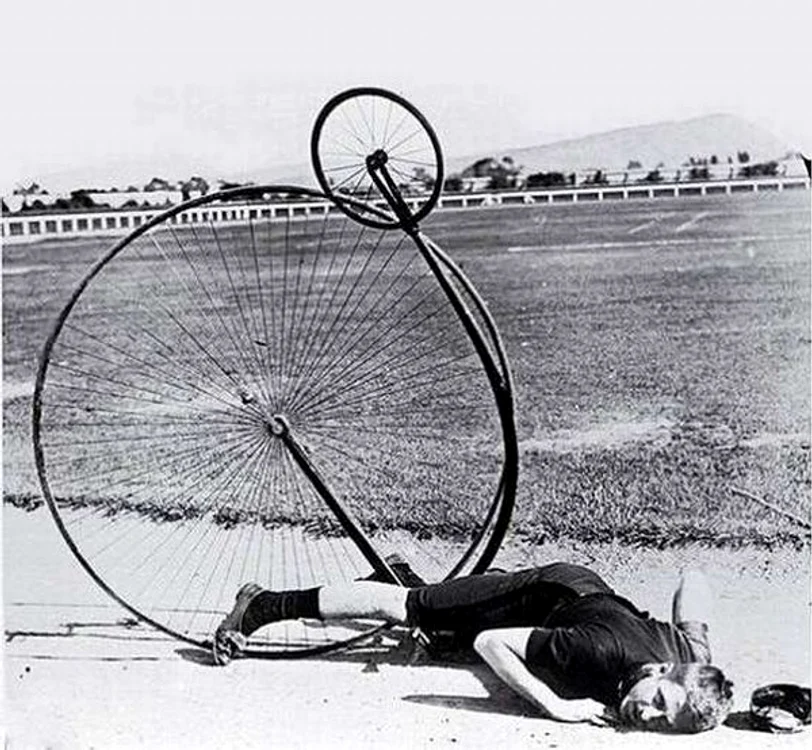 
    Prima bicicletă cu pedale este cea numită ”păianjen”, apărută în 1853Foto: biciclistul.com  