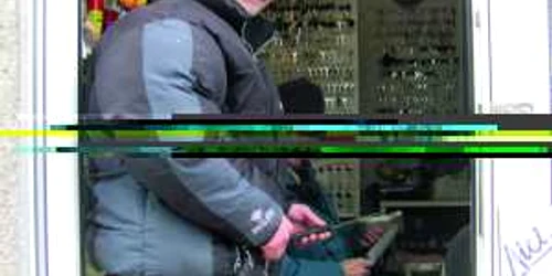 Viorel Crişoveanu a adus trei cuţite la tocilărie