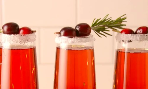 1 cocktail din sampanie cu frigarui de fructe dragobete jpg jpeg