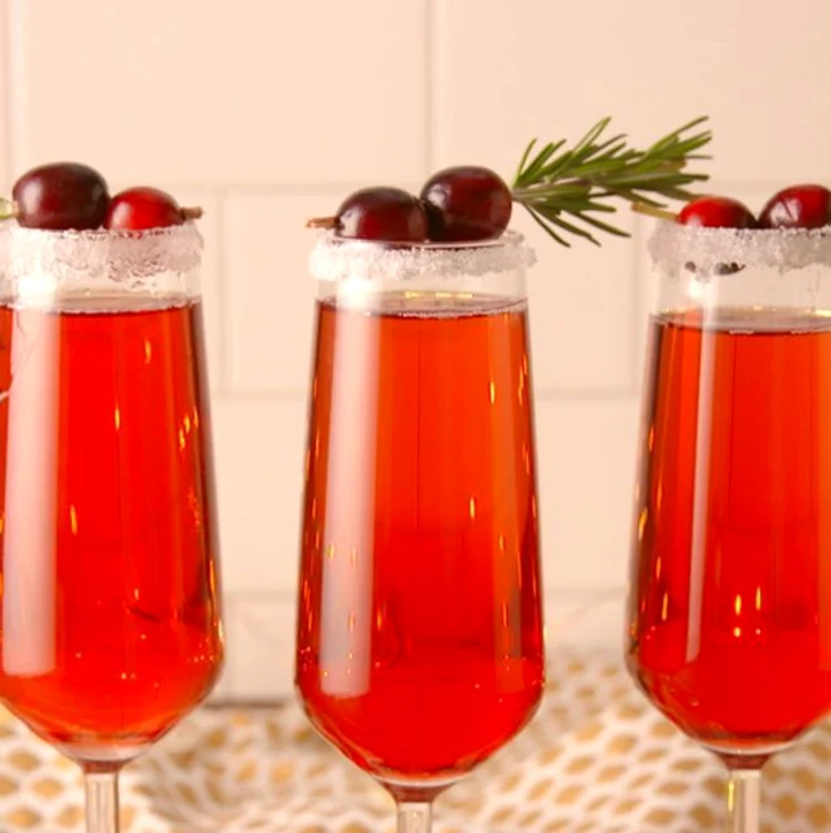 1 cocktail din sampanie cu frigarui de fructe dragobete jpg jpeg