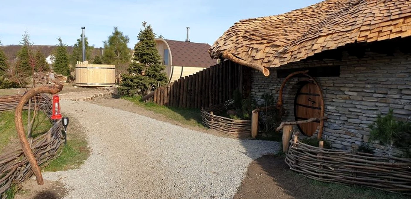 Căsuţele construite în judeţul Neamţ FOTO Valea celor doisprezece