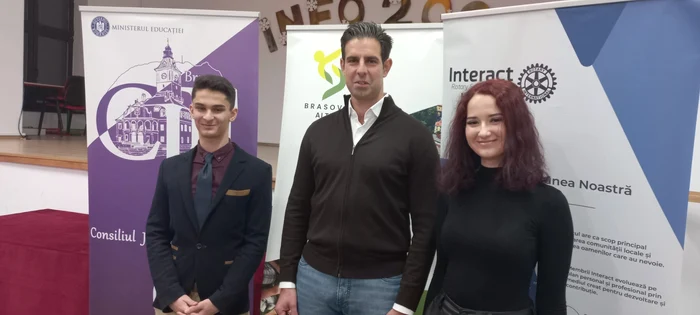 Două asociații și elevii îi premiază pe profesori la Brașov FOTO Ioan Buciumar