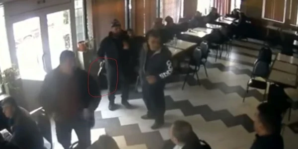 Agresor cuţit bar Bobotează Berbeşti Vâlcea Foto captura video