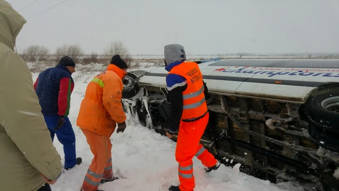 Microbuz rasturnat la Targoviste FOTO George Enache / Adevărul 