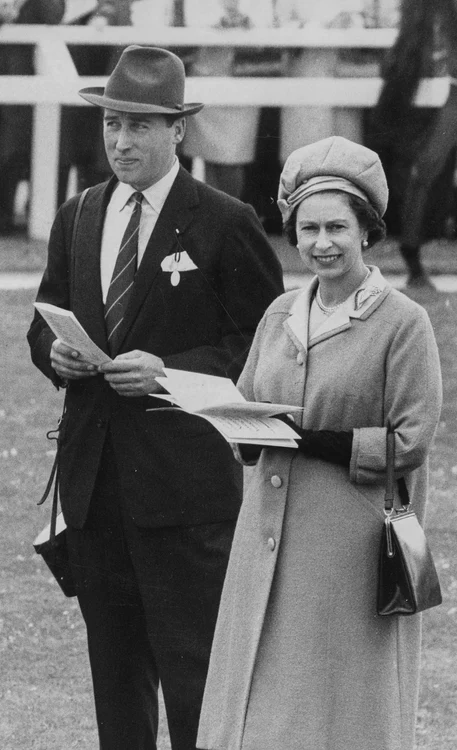 Regina Elisabeta a II a cu Lordul Porchester aka Porchie și soțul ei, Prințul Philip GettyImages 505813830 jpg