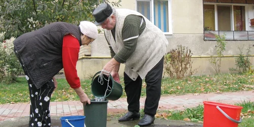 Neamţ: Fântână într-un cămin de canalizare din centrul oraşului