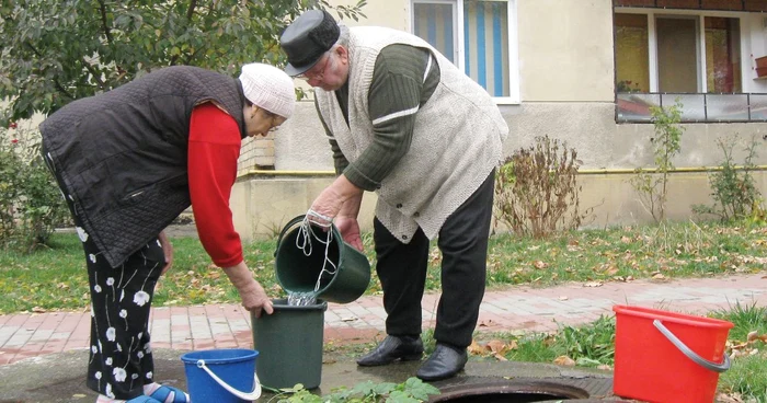 Neamţ: Fântână într-un cămin de canalizare din centrul oraşului