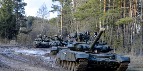 Tanc T 90 Rusia FOTO Maksim Safaniuk Shutterstock jpg