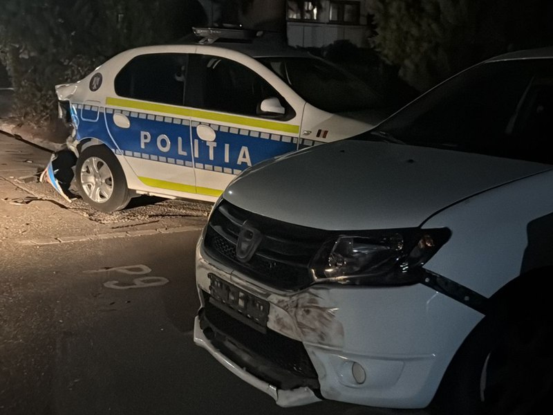Un bărbat beat a intrat cu mașina în curtea IPJ Dolj. A încercat să fugă după ce a lovit bariera de acces și șase autospeciale de poliție