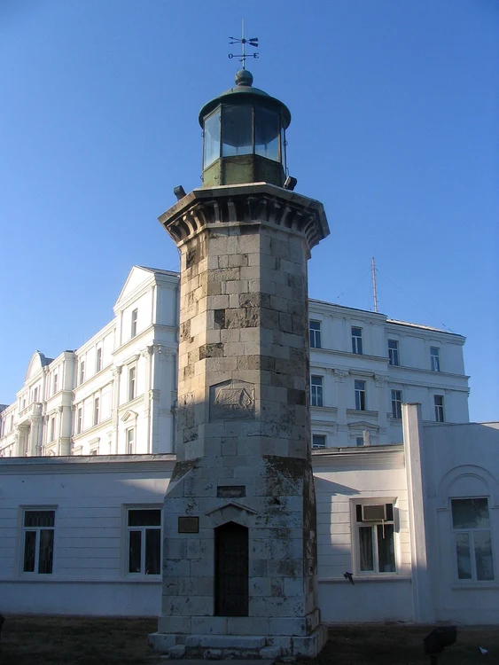 
    Farul Genovez este un monument istoric și nu a mai luminat calea spre portul Constanța din anul 1913FOTO: historia.ro  