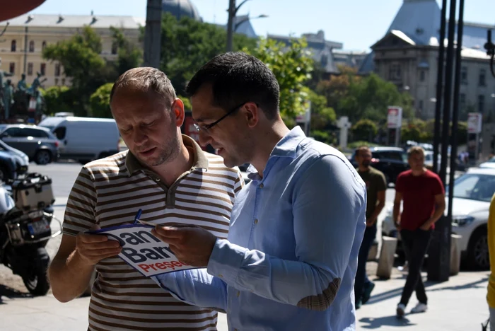 Vlad Voiculescu strange semnaturi pentru prezidentiale foto Iulian Bîrzoi