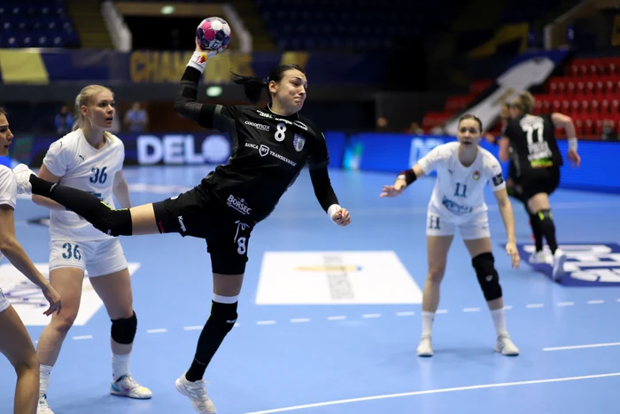 
    Cu 106 goluri marcate în această ediție, Cristina Neagu se luptă pentru titlul de  golgheter al Ligii Campionilor cu Ana Gros (Brest), care are 114Foto: Marian Burlacu  