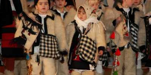 Ardelenii aşteaptă, în Ajunul Crăciunului, colindătorii.