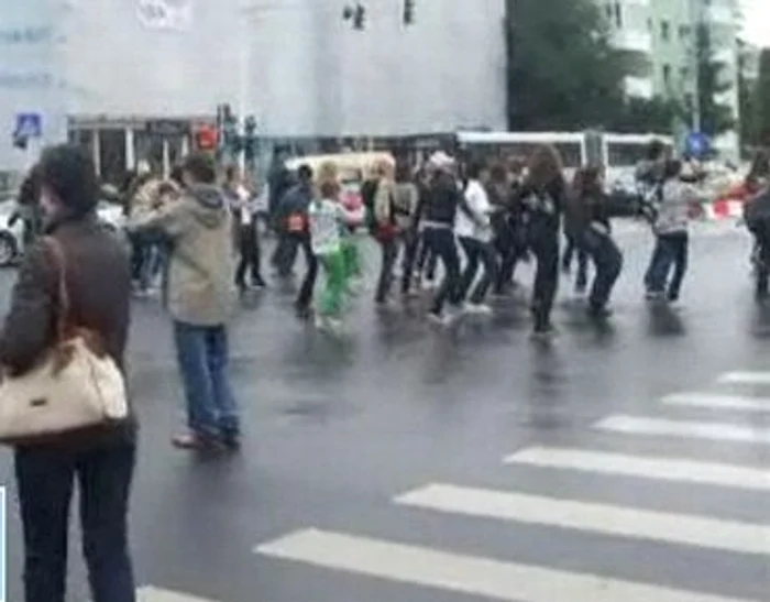 Braşov: Fanii lui Michael Jackson au paralizat strada Calea Bucureşti