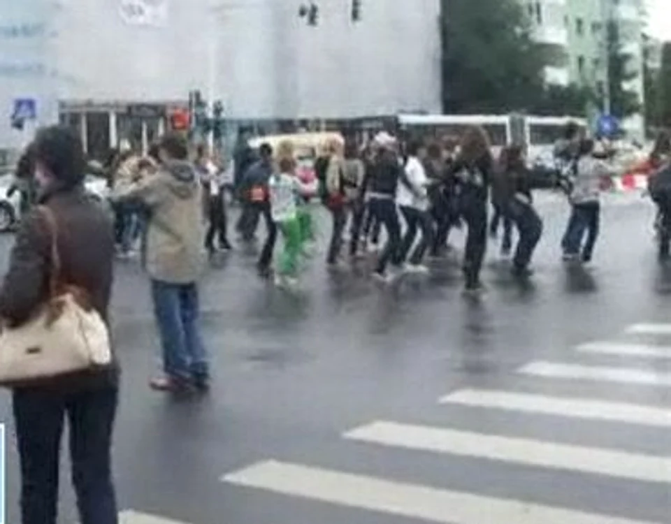 Braşov: Fanii lui Michael Jackson au paralizat strada Calea Bucureşti