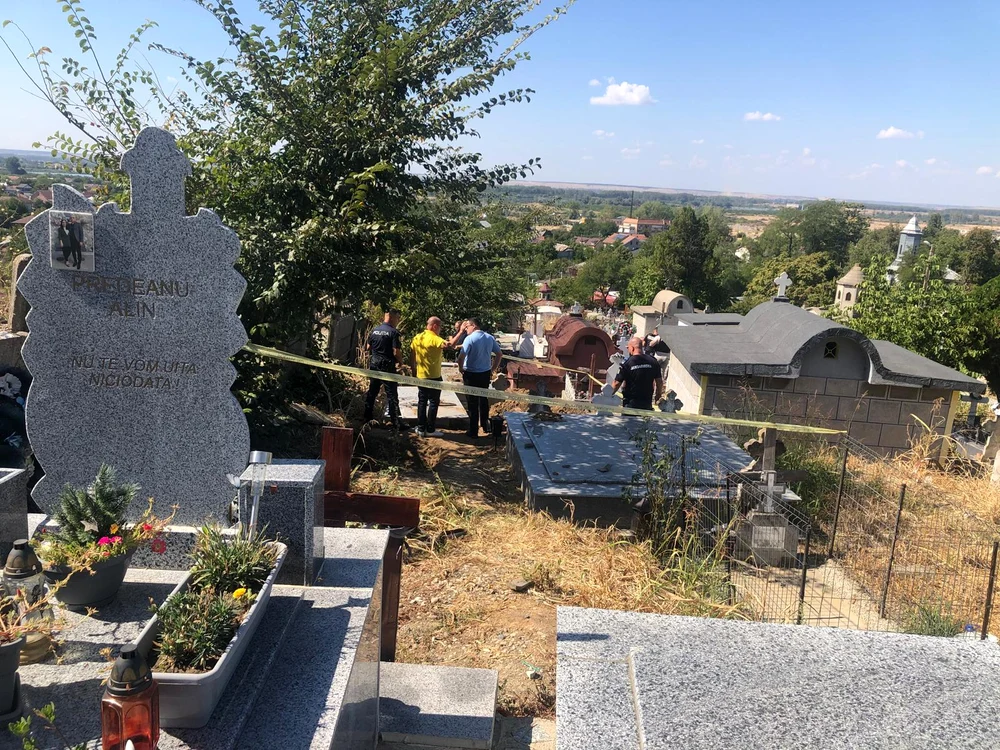 Descoperirea a fost făcută într-o zonă de la marginea cimitirului
