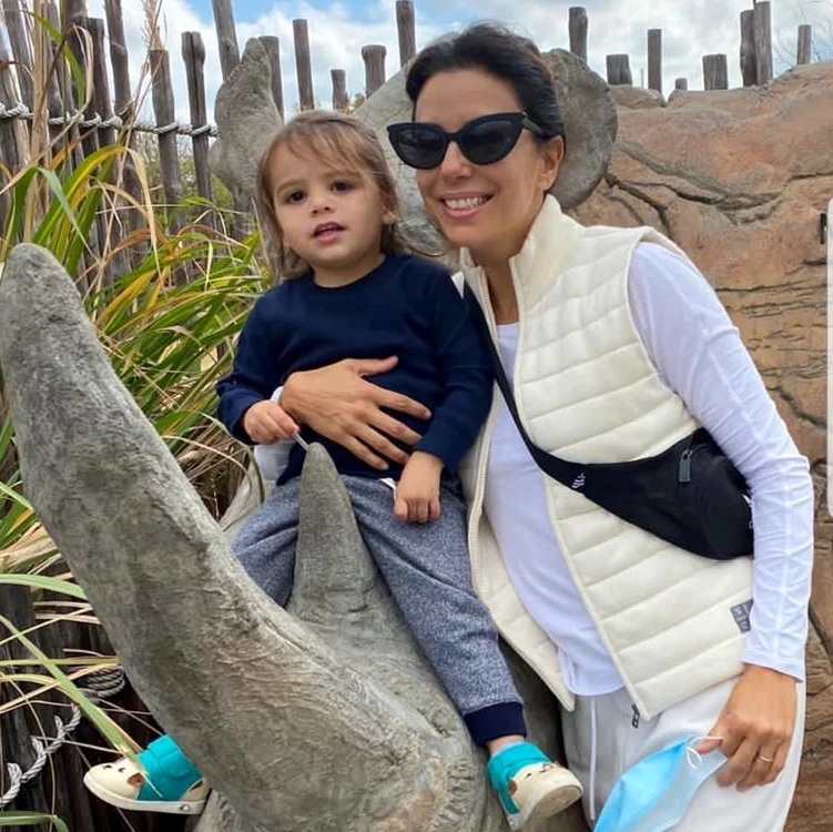 
    Eva Longoria, o mamă exagerat de grijulie cu băiatul ei Santiago, de doar doi anișorifoto: Instagram  