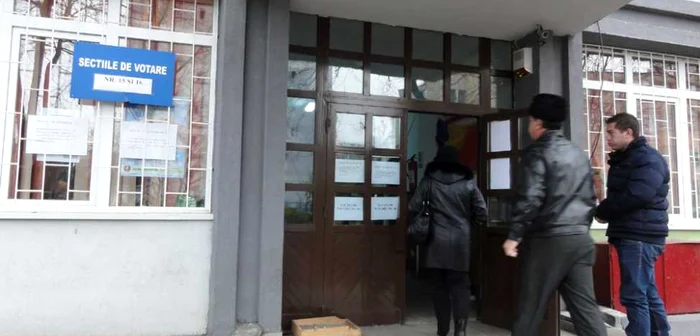 Autorităţile de ordine publică şi-au împărţit secţiile de vot pentru ziua alegerilor şi nu numai (Foto: Adevărul)