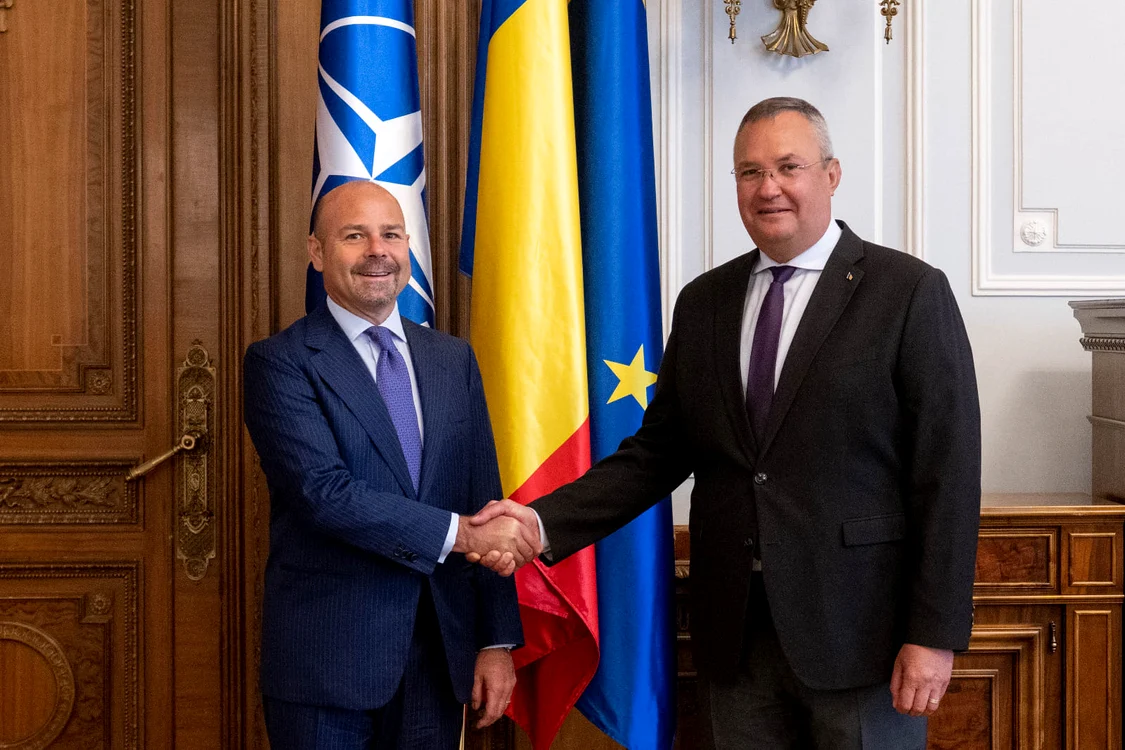 Nicolae Ciucă, alături de ambasadorul Italiei în România FOTO: Facebook