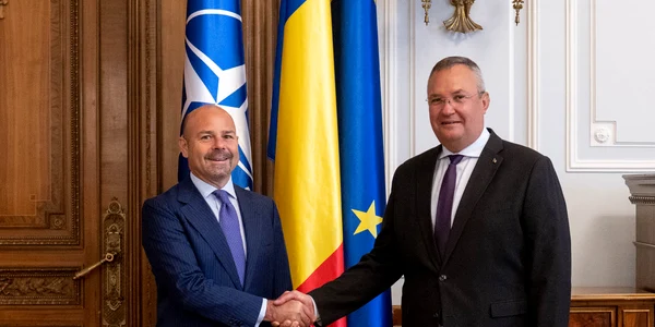 Nicolae Ciucă, alături de ambasadorul Italiei în România FOTO: Facebook