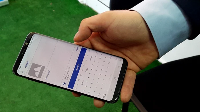 Aplicaţia poate fi descărcată gratuit pe telefon FOTO: Alina Mitran