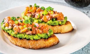 tartine cu avovado si somon jpg