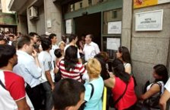 Salariul mediu al muncitorilor străini a scăzut în 2009